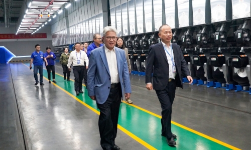 国家工信部节能与综合利用司司长黄利斌莅临尊龙凯时人生就是搏恒超调研指导