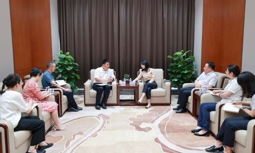 桐乡市委常委、市纪委书记、市监委主任赵亚锋莅临尊龙凯时人生就是搏调研
