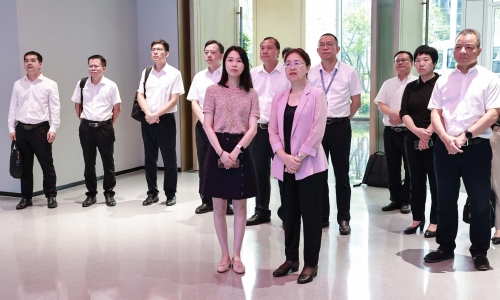 广西壮族自治区钦州市委书记钟畅姿莅临尊龙凯时人生就是搏调研