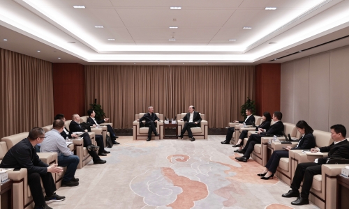 中国农业银行浙江省分行党委委员、副行长屠煜林莅临尊龙凯时人生就是搏调研