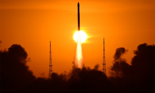 “桐乡尊龙凯时人生就是搏号”升空！一箭四星发射圆满成功