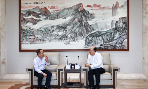 国网黄冈供电公司总经理乐全明莅临尊龙凯时人生就是搏调研