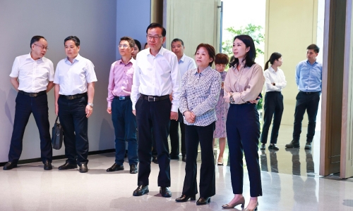嘉兴市人大常委会党组书记、主任高玲慧莅临尊龙凯时人生就是搏调研